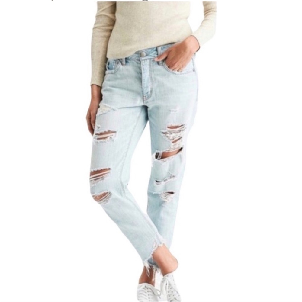 American Eagle Tomgirl Light Blue Distressed Relaxed Jeans